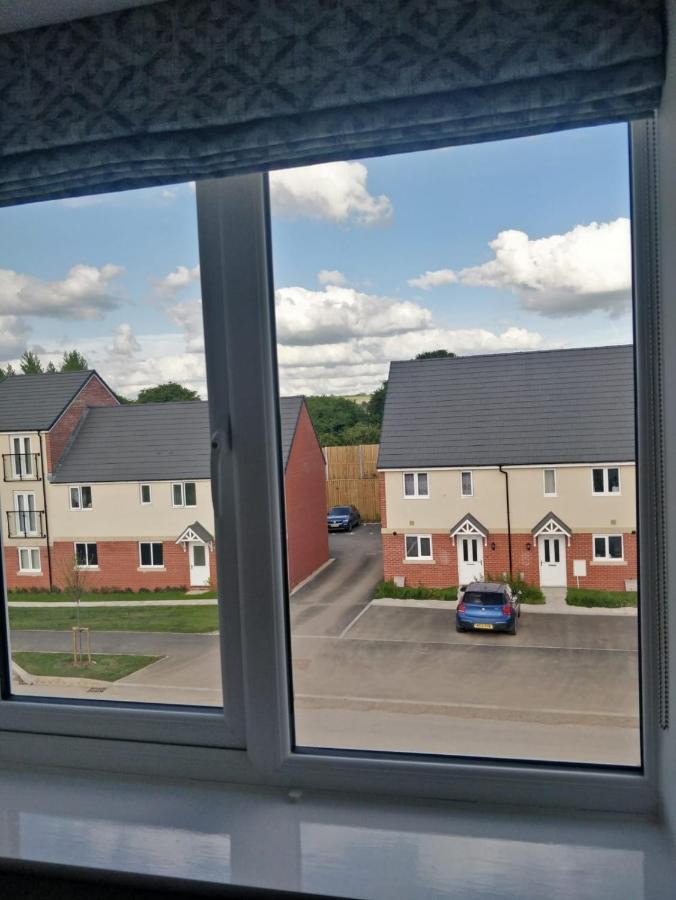 Chandra House Swindon Eksteriør billede