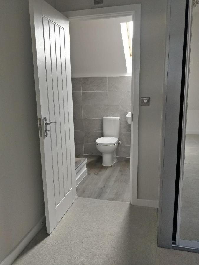 Chandra House Swindon Eksteriør billede